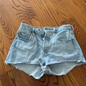 501 Button fly Levi’s shorts. Size 27
